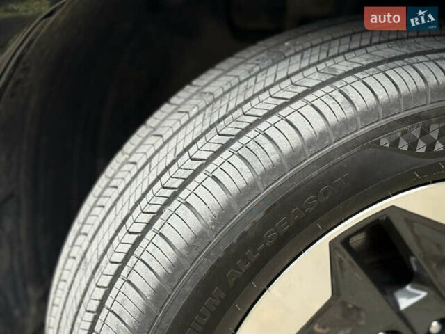 Черный Хендай Kona Electric, объемом двигателя 0 л и пробегом 10 тыс. км за 25399 $, фото 12 на Automoto.ua