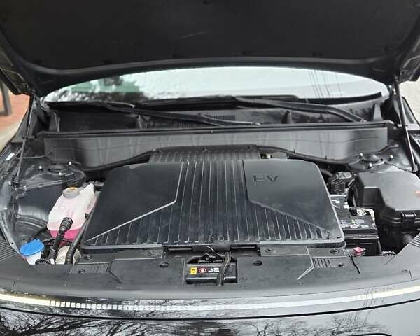 Черный Хендай Kona Electric, объемом двигателя 0 л и пробегом 8 тыс. км за 26350 $, фото 12 на Automoto.ua