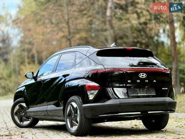 Черный Хендай Kona Electric, объемом двигателя 0 л и пробегом 10 тыс. км за 25399 $, фото 31 на Automoto.ua