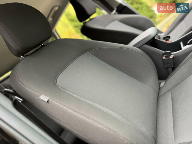 Черный Хендай Kona Electric, объемом двигателя 0 л и пробегом 10 тыс. км за 25399 $, фото 74 на Automoto.ua