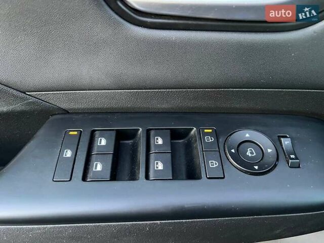 Черный Хендай Kona Electric, объемом двигателя 0 л и пробегом 28 тыс. км за 35999 $, фото 12 на Automoto.ua