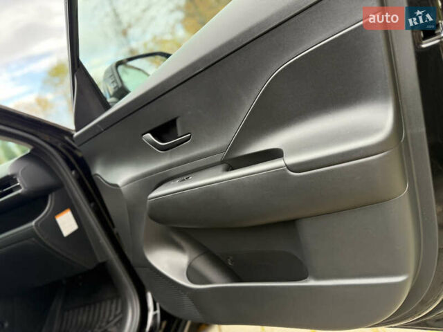 Черный Хендай Kona Electric, объемом двигателя 0 л и пробегом 10 тыс. км за 25399 $, фото 71 на Automoto.ua