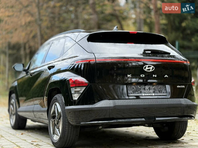 Черный Хендай Kona Electric, объемом двигателя 0 л и пробегом 10 тыс. км за 25399 $, фото 22 на Automoto.ua