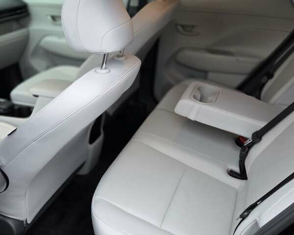 Черный Хендай Kona Electric, объемом двигателя 0 л и пробегом 8 тыс. км за 26350 $, фото 15 на Automoto.ua