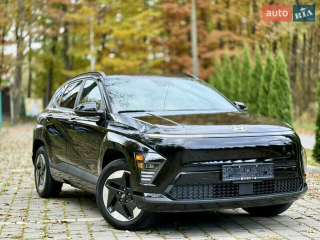 Черный Хендай Kona Electric, объемом двигателя 0 л и пробегом 10 тыс. км за 25399 $, фото 3 на Automoto.ua