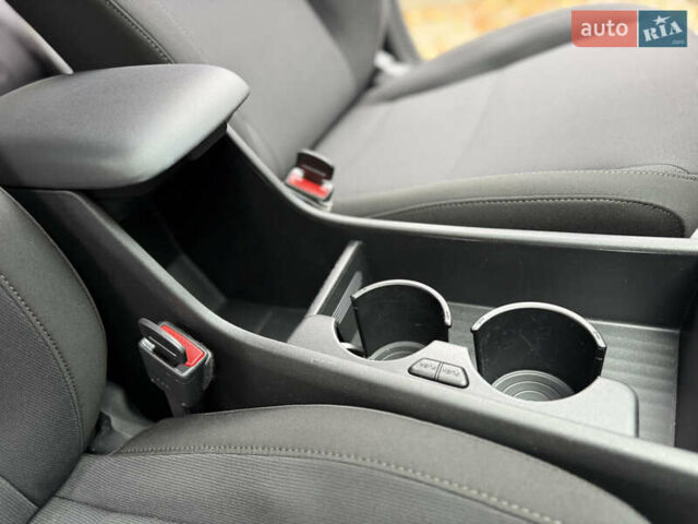 Черный Хендай Kona Electric, объемом двигателя 0 л и пробегом 10 тыс. км за 25399 $, фото 76 на Automoto.ua