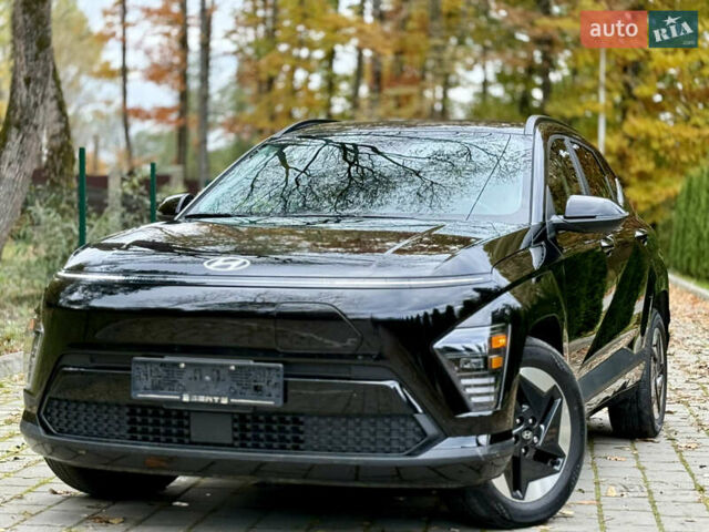 Черный Хендай Kona Electric, объемом двигателя 0 л и пробегом 10 тыс. км за 25399 $, фото 25 на Automoto.ua