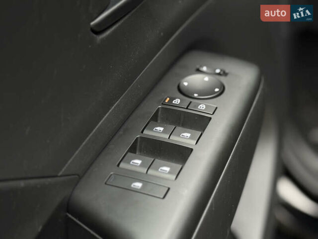 Черный Хендай Kona Electric, объемом двигателя 0 л и пробегом 10 тыс. км за 25399 $, фото 37 на Automoto.ua