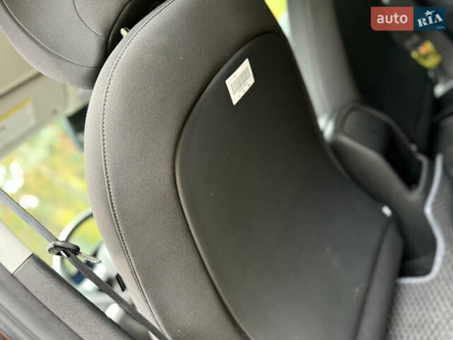 Черный Хендай Kona Electric, объемом двигателя 0 л и пробегом 10 тыс. км за 25399 $, фото 63 на Automoto.ua