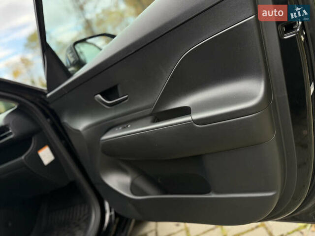 Черный Хендай Kona Electric, объемом двигателя 0 л и пробегом 10 тыс. км за 25399 $, фото 72 на Automoto.ua