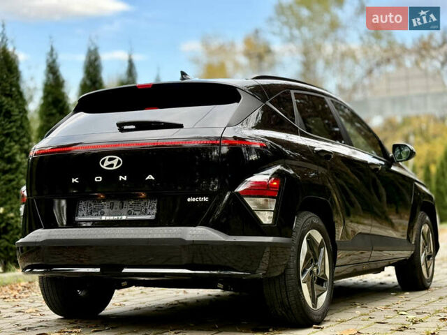 Черный Хендай Kona Electric, объемом двигателя 0 л и пробегом 10 тыс. км за 25399 $, фото 23 на Automoto.ua