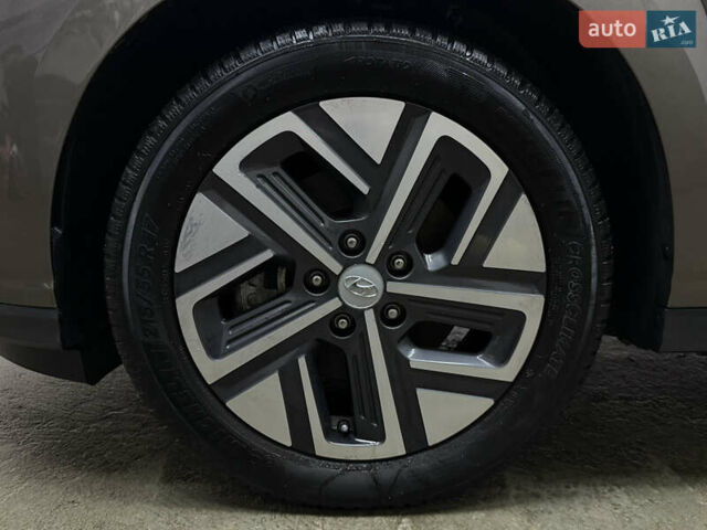 Коричневий Хендай Kona Electric, об'ємом двигуна 0 л та пробігом 59 тис. км за 23400 $, фото 30 на Automoto.ua