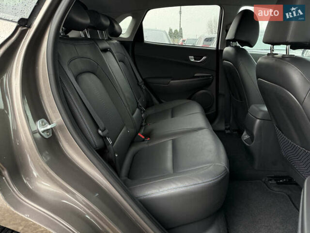 Коричневий Хендай Kona Electric, об'ємом двигуна 0 л та пробігом 59 тис. км за 23400 $, фото 88 на Automoto.ua