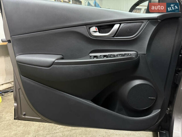 Коричневий Хендай Kona Electric, об'ємом двигуна 0 л та пробігом 59 тис. км за 23400 $, фото 31 на Automoto.ua