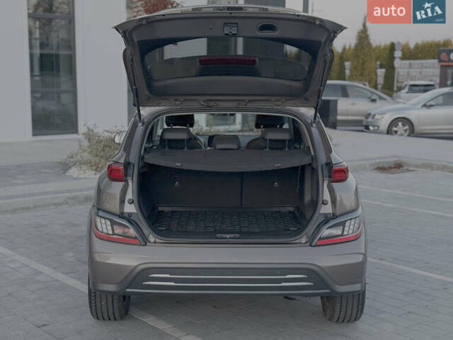 Коричневый Хендай Kona Electric, объемом двигателя 0 л и пробегом 63 тыс. км за 17300 $, фото 9 на Automoto.ua