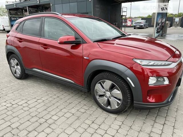 Красный Хендай Kona Electric, объемом двигателя 0 л и пробегом 83 тыс. км за 19500 $, фото 3 на Automoto.ua