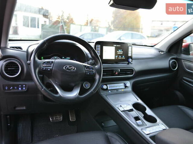 Красный Хендай Kona Electric, объемом двигателя 0 л и пробегом 125 тыс. км за 17500 $, фото 16 на Automoto.ua