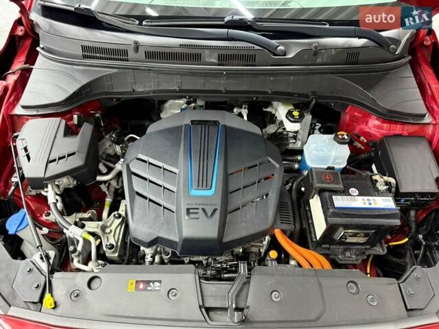 Червоний Хендай Kona Electric, об'ємом двигуна 0 л та пробігом 85 тис. км за 17933 $, фото 12 на Automoto.ua