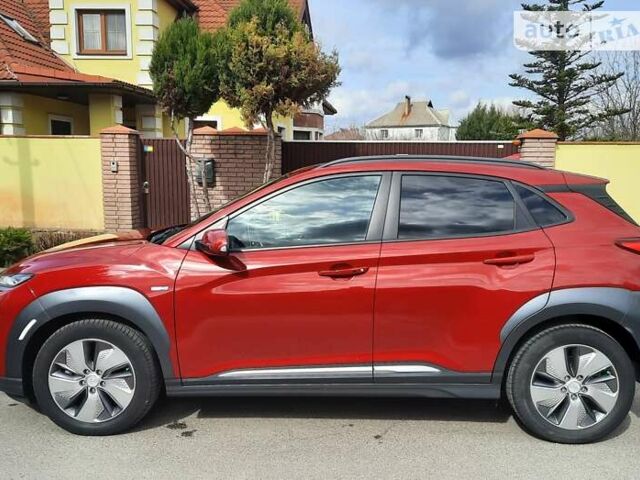 Красный Хендай Kona Electric, объемом двигателя 0 л и пробегом 67 тыс. км за 19999 $, фото 2 на Automoto.ua