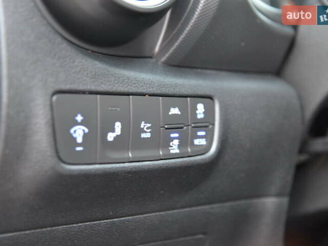 Красный Хендай Kona Electric, объемом двигателя 0 л и пробегом 125 тыс. км за 17500 $, фото 45 на Automoto.ua