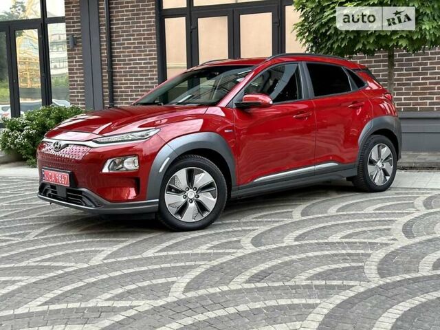 Красный Хендай Kona Electric, объемом двигателя 0 л и пробегом 72 тыс. км за 17400 $, фото 1 на Automoto.ua