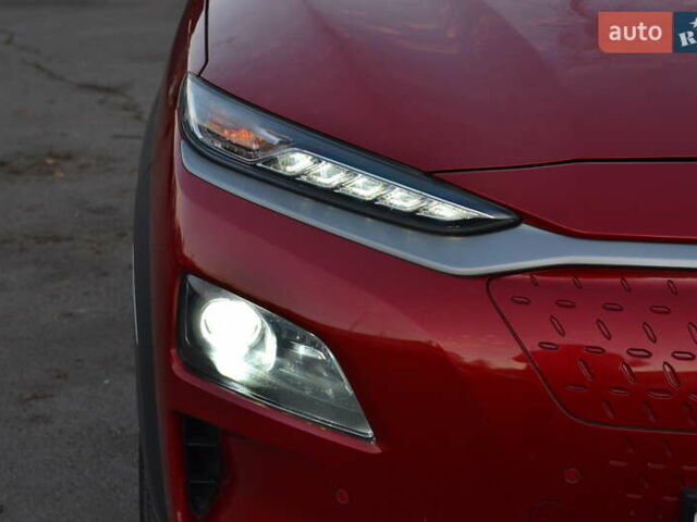 Красный Хендай Kona Electric, объемом двигателя 0 л и пробегом 125 тыс. км за 17500 $, фото 23 на Automoto.ua