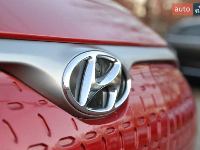 Красный Хендай Kona Electric, объемом двигателя 0 л и пробегом 125 тыс. км за 17500 $, фото 24 на Automoto.ua