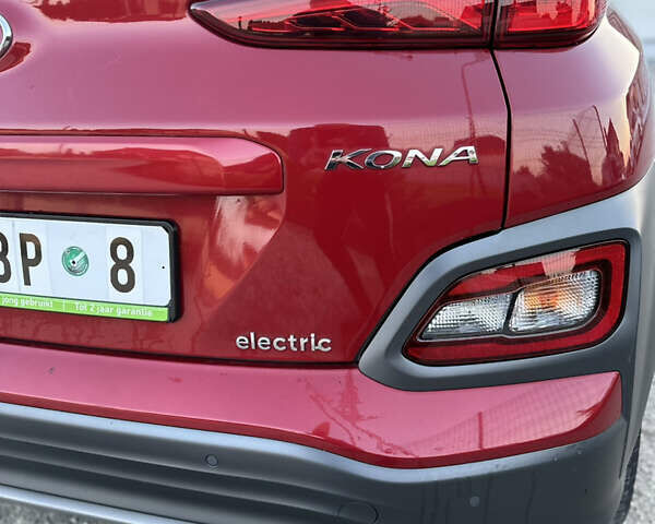 Красный Хендай Kona Electric, объемом двигателя 0 л и пробегом 63 тыс. км за 18700 $, фото 9 на Automoto.ua