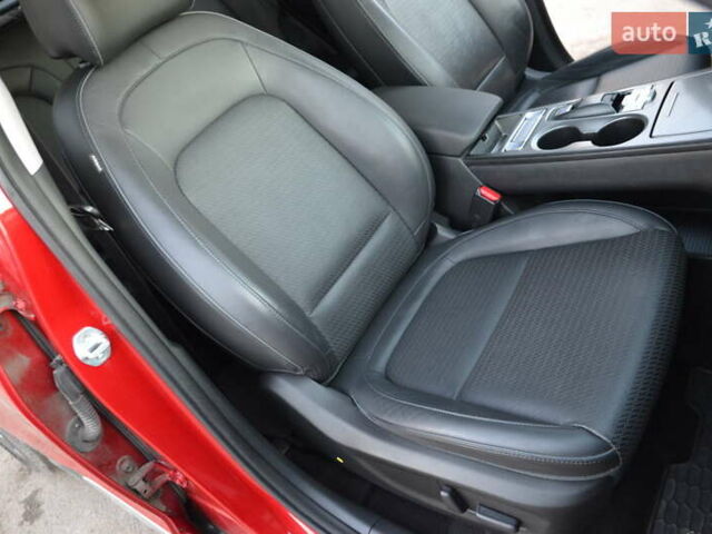 Красный Хендай Kona Electric, объемом двигателя 0 л и пробегом 125 тыс. км за 17500 $, фото 31 на Automoto.ua