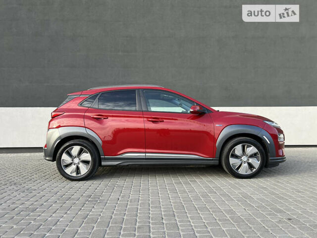 Красный Хендай Kona Electric, объемом двигателя 0 л и пробегом 87 тыс. км за 18700 $, фото 16 на Automoto.ua