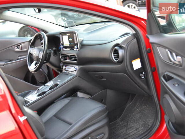 Красный Хендай Kona Electric, объемом двигателя 0 л и пробегом 125 тыс. км за 17500 $, фото 20 на Automoto.ua