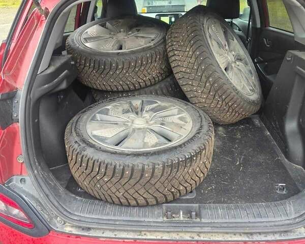 Красный Хендай Kona Electric, объемом двигателя 0 л и пробегом 125 тыс. км за 17500 $, фото 50 на Automoto.ua