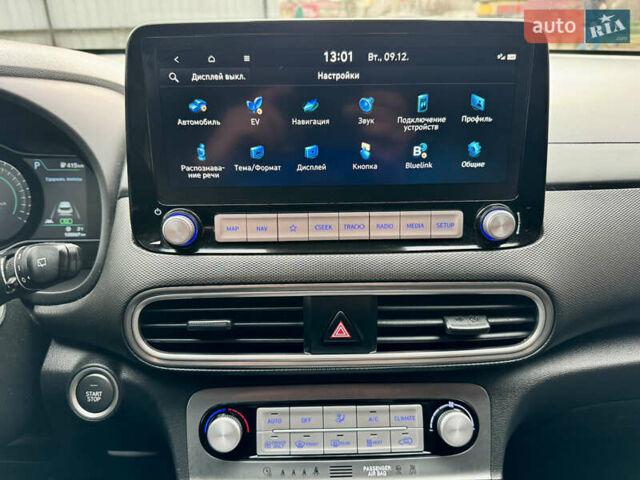 Красный Хендай Kona Electric, объемом двигателя 0 л и пробегом 100 тыс. км за 17900 $, фото 42 на Automoto.ua