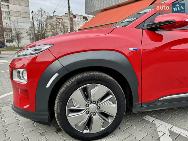 Красный Хендай Kona Electric, объемом двигателя 0 л и пробегом 100 тыс. км за 17900 $, фото 23 на Automoto.ua