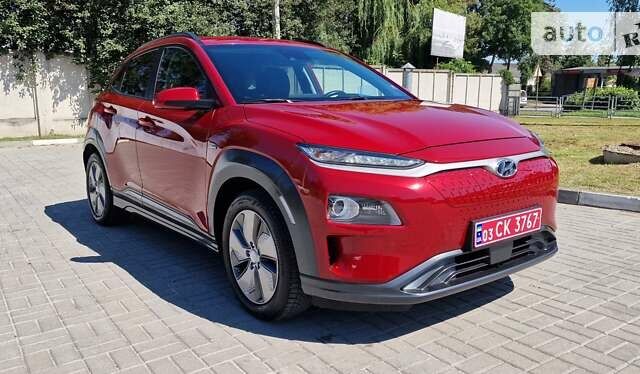 Красный Хендай Kona Electric, объемом двигателя 0 л и пробегом 57 тыс. км за 23799 $, фото 19 на Automoto.ua