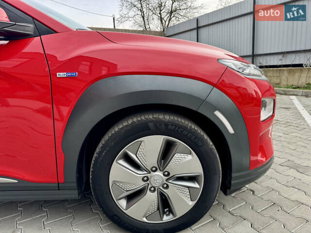 Красный Хендай Kona Electric, объемом двигателя 0 л и пробегом 100 тыс. км за 17900 $, фото 22 на Automoto.ua