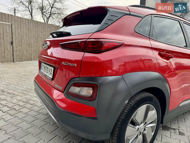 Красный Хендай Kona Electric, объемом двигателя 0 л и пробегом 100 тыс. км за 17900 $, фото 17 на Automoto.ua
