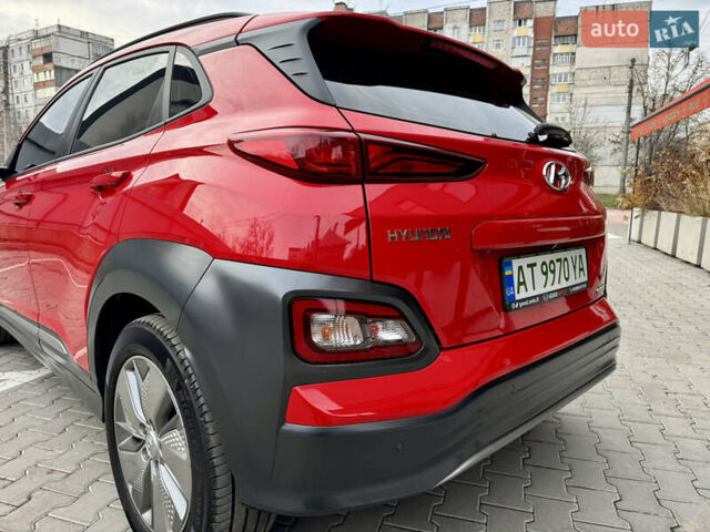 Красный Хендай Kona Electric, объемом двигателя 0 л и пробегом 100 тыс. км за 17900 $, фото 16 на Automoto.ua