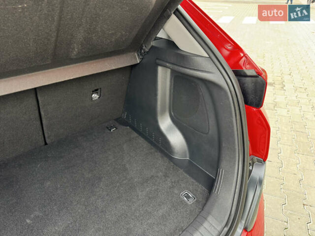 Красный Хендай Kona Electric, объемом двигателя 0 л и пробегом 100 тыс. км за 17900 $, фото 47 на Automoto.ua