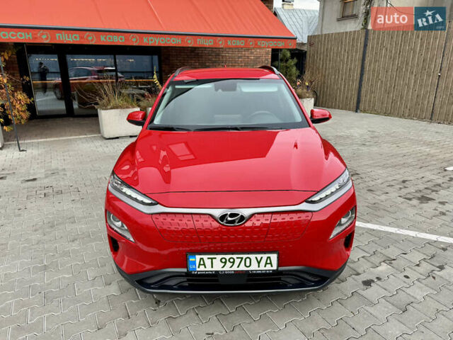 Красный Хендай Kona Electric, объемом двигателя 0 л и пробегом 100 тыс. км за 17900 $, фото 13 на Automoto.ua