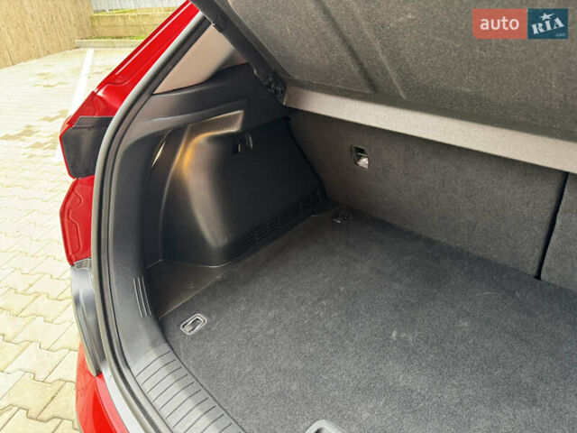 Красный Хендай Kona Electric, объемом двигателя 0 л и пробегом 100 тыс. км за 17900 $, фото 46 на Automoto.ua