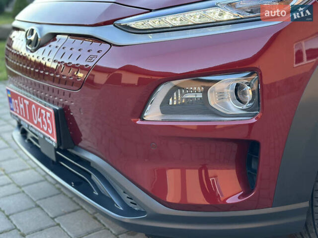 Красный Хендай Kona Electric, объемом двигателя 0 л и пробегом 99 тыс. км за 18350 $, фото 9 на Automoto.ua