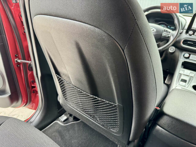 Красный Хендай Kona Electric, объемом двигателя 0 л и пробегом 100 тыс. км за 17900 $, фото 38 на Automoto.ua