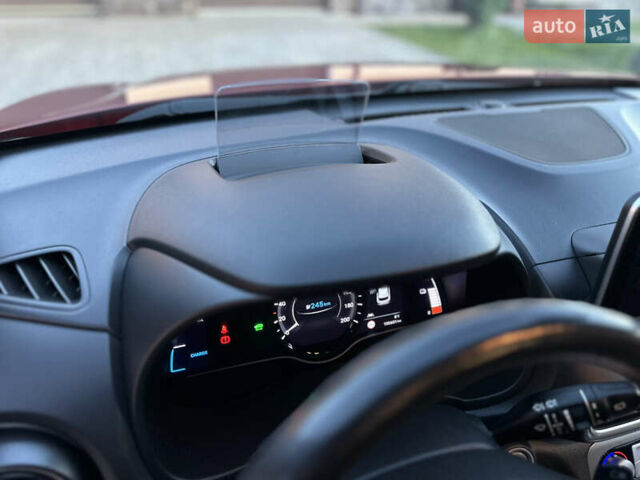 Красный Хендай Kona Electric, объемом двигателя 0 л и пробегом 99 тыс. км за 18350 $, фото 15 на Automoto.ua