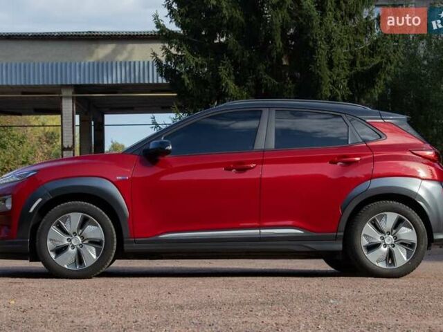 Красный Хендай Kona Electric, объемом двигателя 0 л и пробегом 89 тыс. км за 17950 $, фото 11 на Automoto.ua