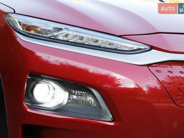 Красный Хендай Kona Electric, объемом двигателя 0 л и пробегом 89 тыс. км за 17950 $, фото 33 на Automoto.ua