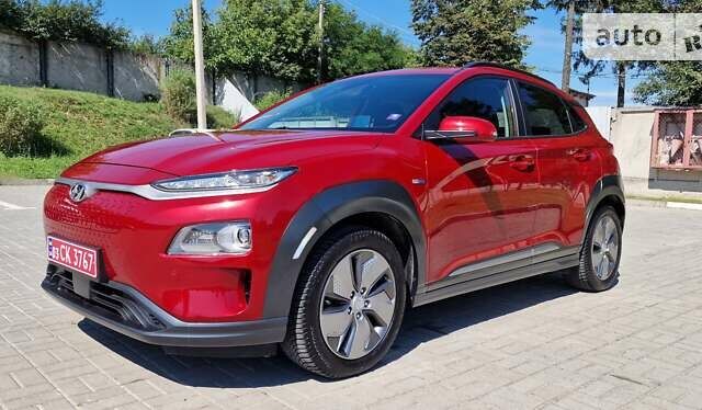 Красный Хендай Kona Electric, объемом двигателя 0 л и пробегом 57 тыс. км за 23799 $, фото 7 на Automoto.ua