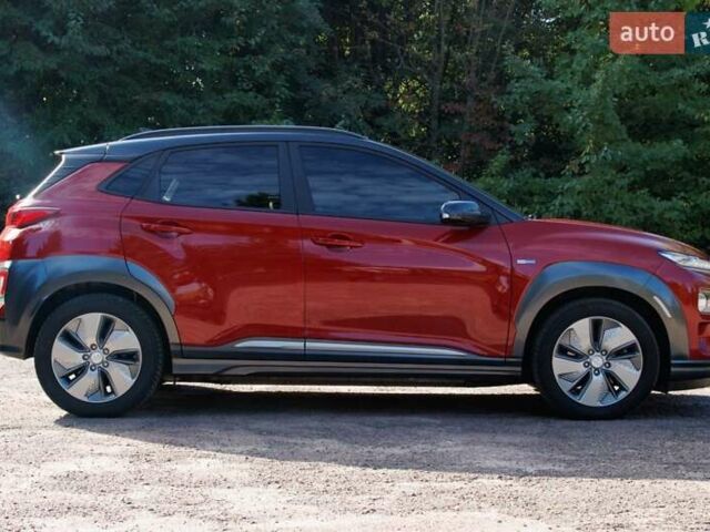 Красный Хендай Kona Electric, объемом двигателя 0 л и пробегом 89 тыс. км за 17950 $, фото 15 на Automoto.ua