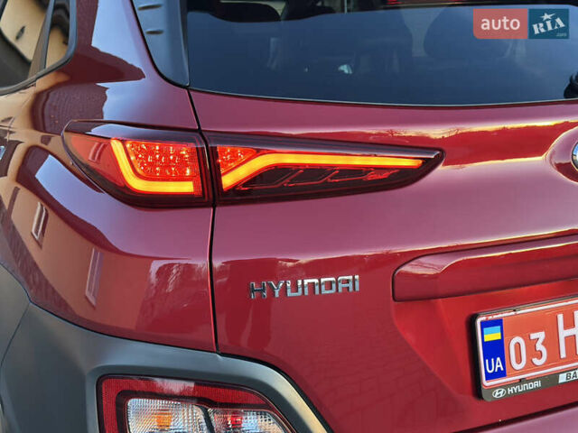 Красный Хендай Kona Electric, объемом двигателя 0 л и пробегом 99 тыс. км за 18350 $, фото 3 на Automoto.ua