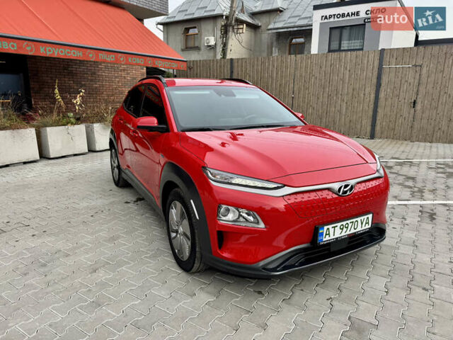 Красный Хендай Kona Electric, объемом двигателя 0 л и пробегом 100 тыс. км за 17900 $, фото 12 на Automoto.ua